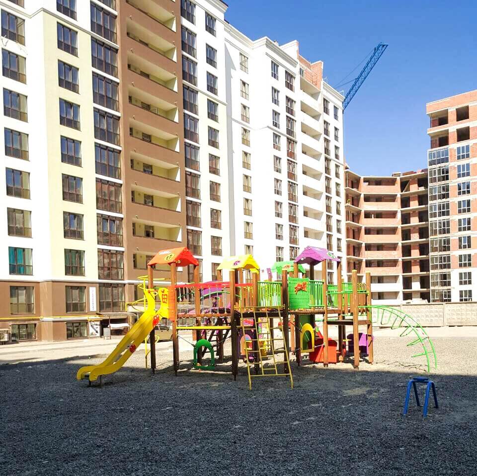 Beginning of the installation of the Children’s Town in the residential complex “Lesnaya Skazka”